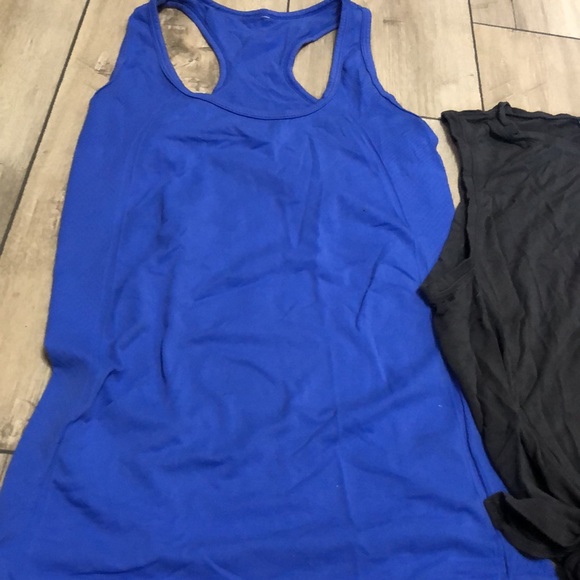 Fabletics T-shirt Bundle - Picture 4 of 7